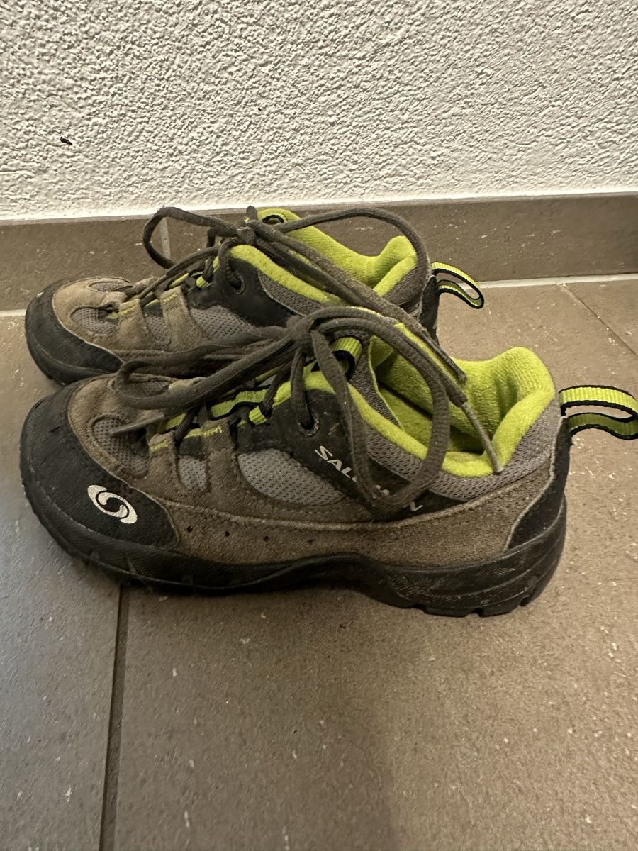 Salomon Scarpe per ragazzi: Salomon Wanderschuhe Grösse 33 – Usato da Busswil venduto da billib