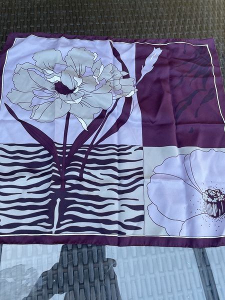 Foulard & Sciarpe: Damen Foulard 50 x 47 cm – Usato da Bergdietikon venduto da antovale