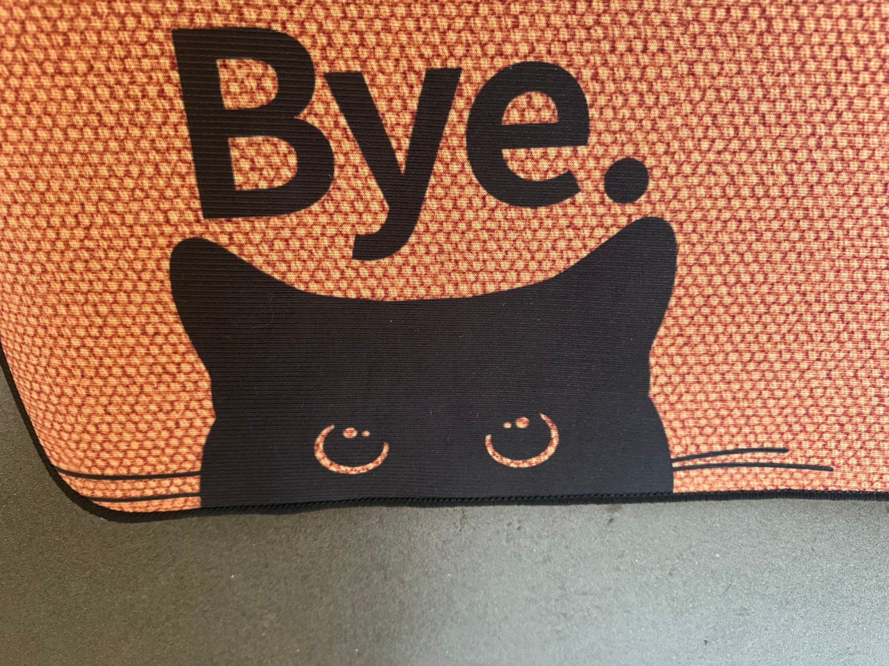 Teppiche: Fussmatte Teppich rotbraun "Bye-Hi" schwarze Katzen – Gebraucht aus Fribourg von tschjoly 2