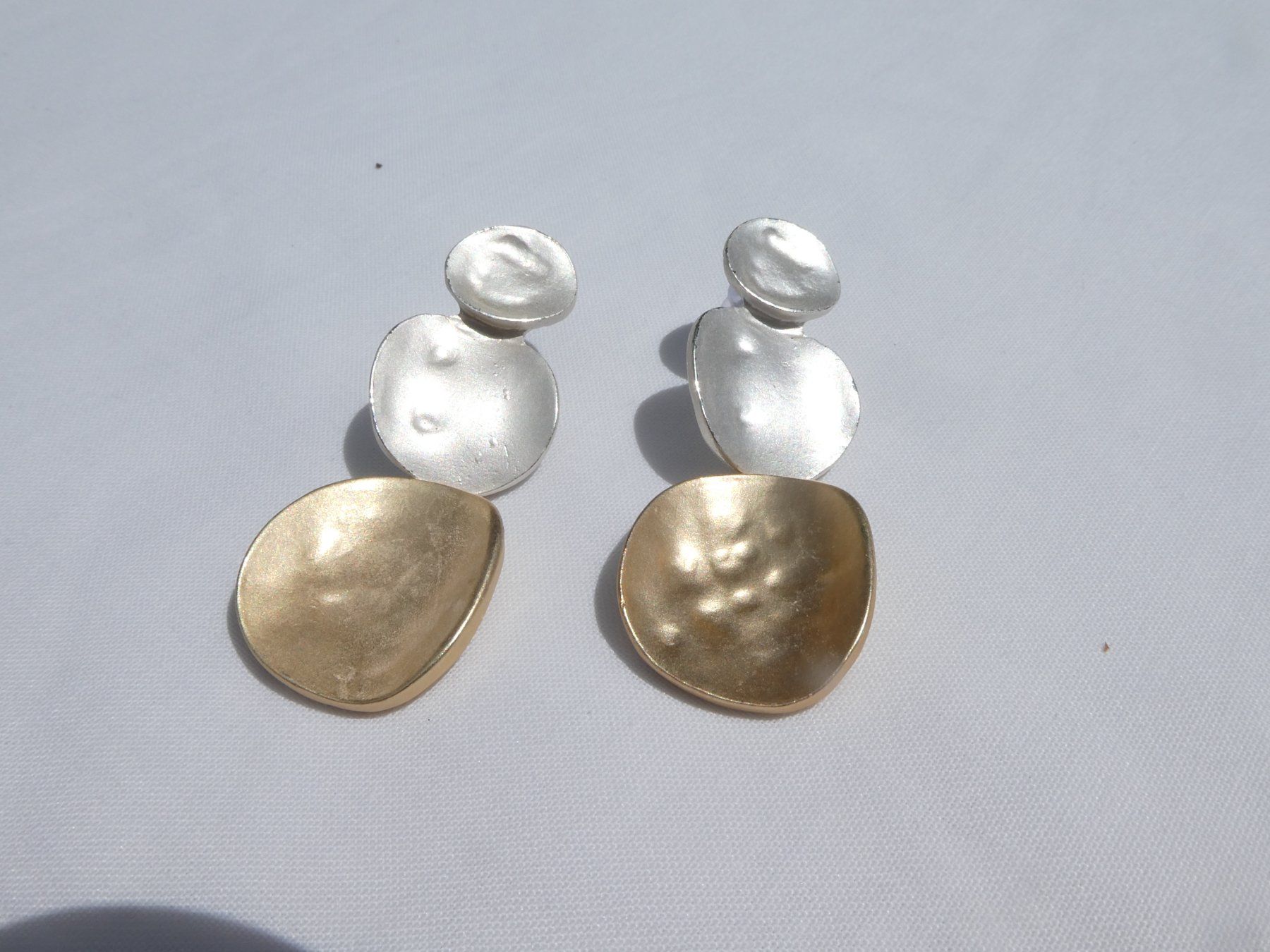 Ohrringe & -stecker: Retro Hänge-Ohrstecker, silber/gold, Modeschmuck – Neu (gemäss Beschreibung) aus Gattikon von kaandooh