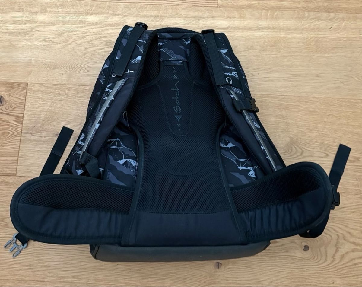 Satch Borse & Zaini: Schulrucksack Satch, wie neu, schwarz/grau – Usato da Baar venduto da TBorek 1