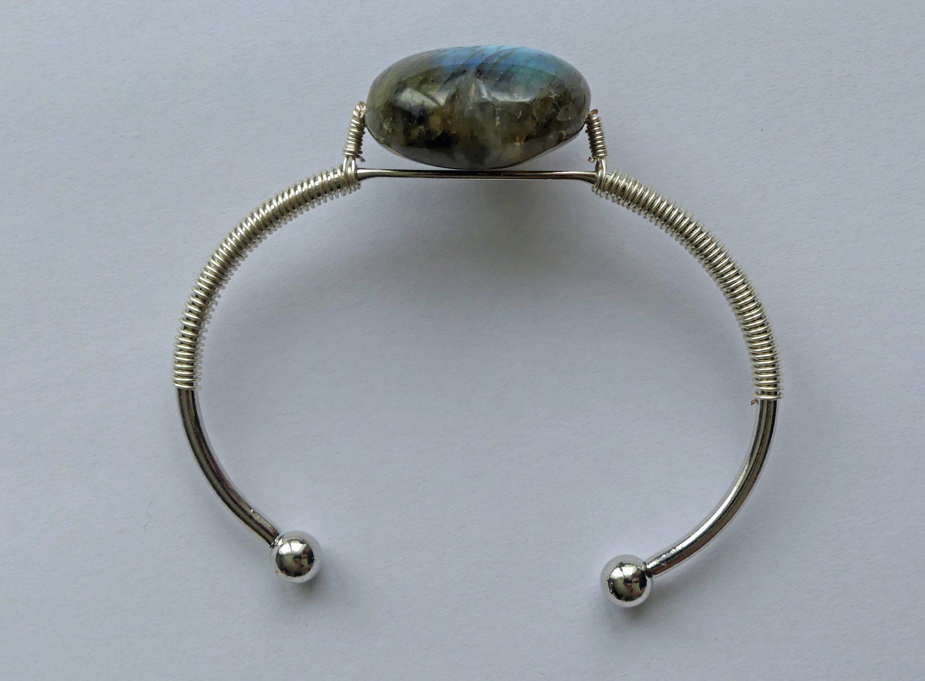 Bracciali & Braccialetti: Armreif mit Labradorit – elegant & zeitlos – Nuovo e nell'imballaggio originale da Matten b. Interlaken venduto da kero71 5