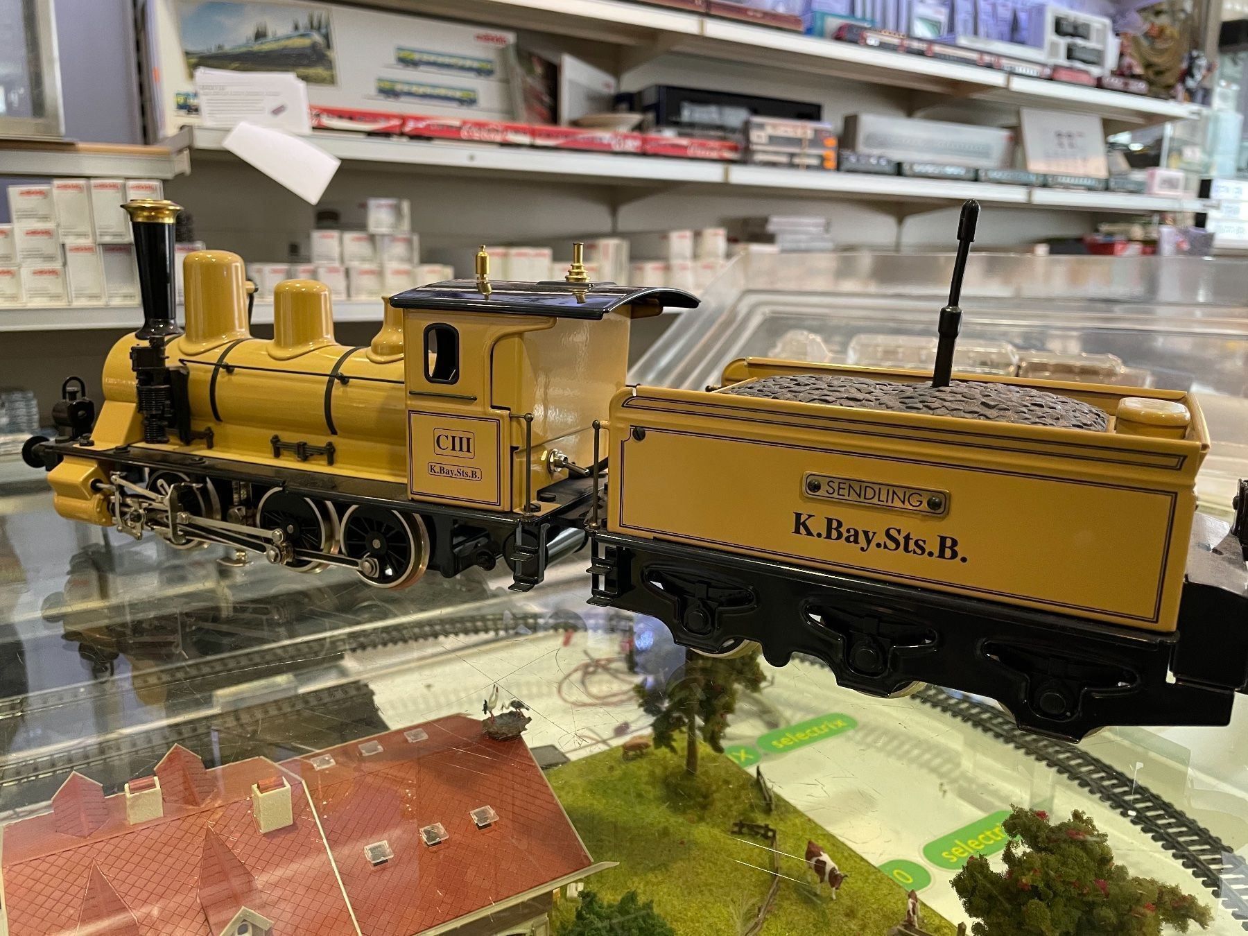 Märklin Modellini di ferrovie: Märklin 1 Schlepptenderlok mit camera – Nuovo (secondo la descrizione) da Chiasso venduto da Carrara-Modellismo 1