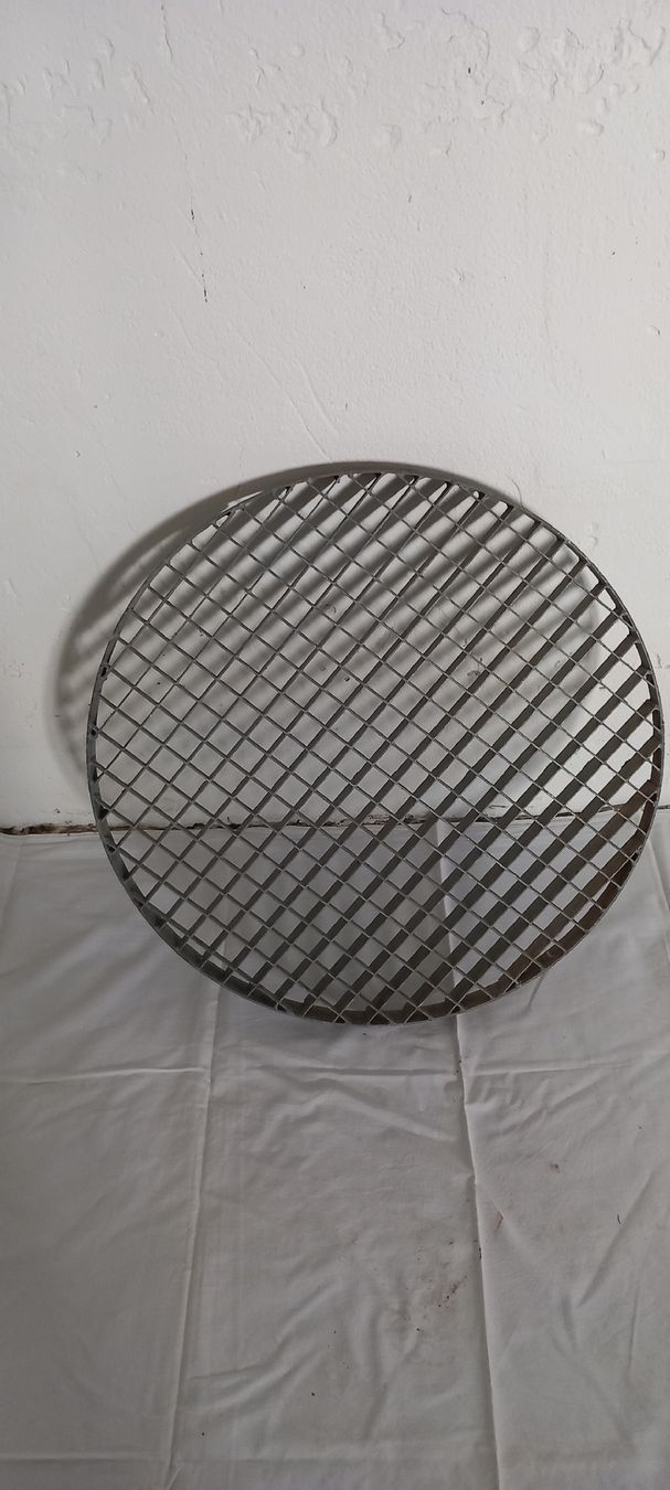 Robuster Gitterrost rund Durchmesser 65cm (Gebraucht) in Oberwil-Lieli ...
