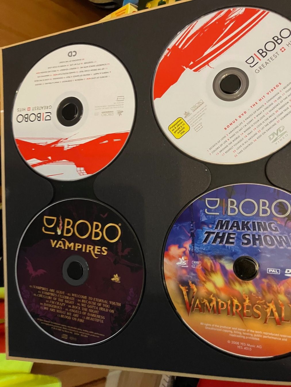 Bücher: DJ BoBo Bildband Magic Moments 4 DVDs mit Autogramm – Neu (gemäss Beschreibung) aus Schöftland von Las-vegas 2