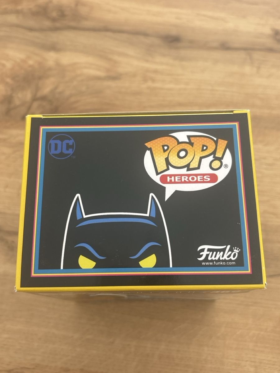 Funko Statuette: Funko Pop Batman 369 Black Light Hot Topic – Nuovo (secondo la descrizione) da Locarno venduto da ema_f7lj 4