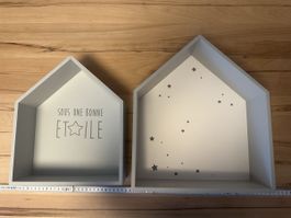 Zwei Haus Wandregale fürs Kinderzimmer