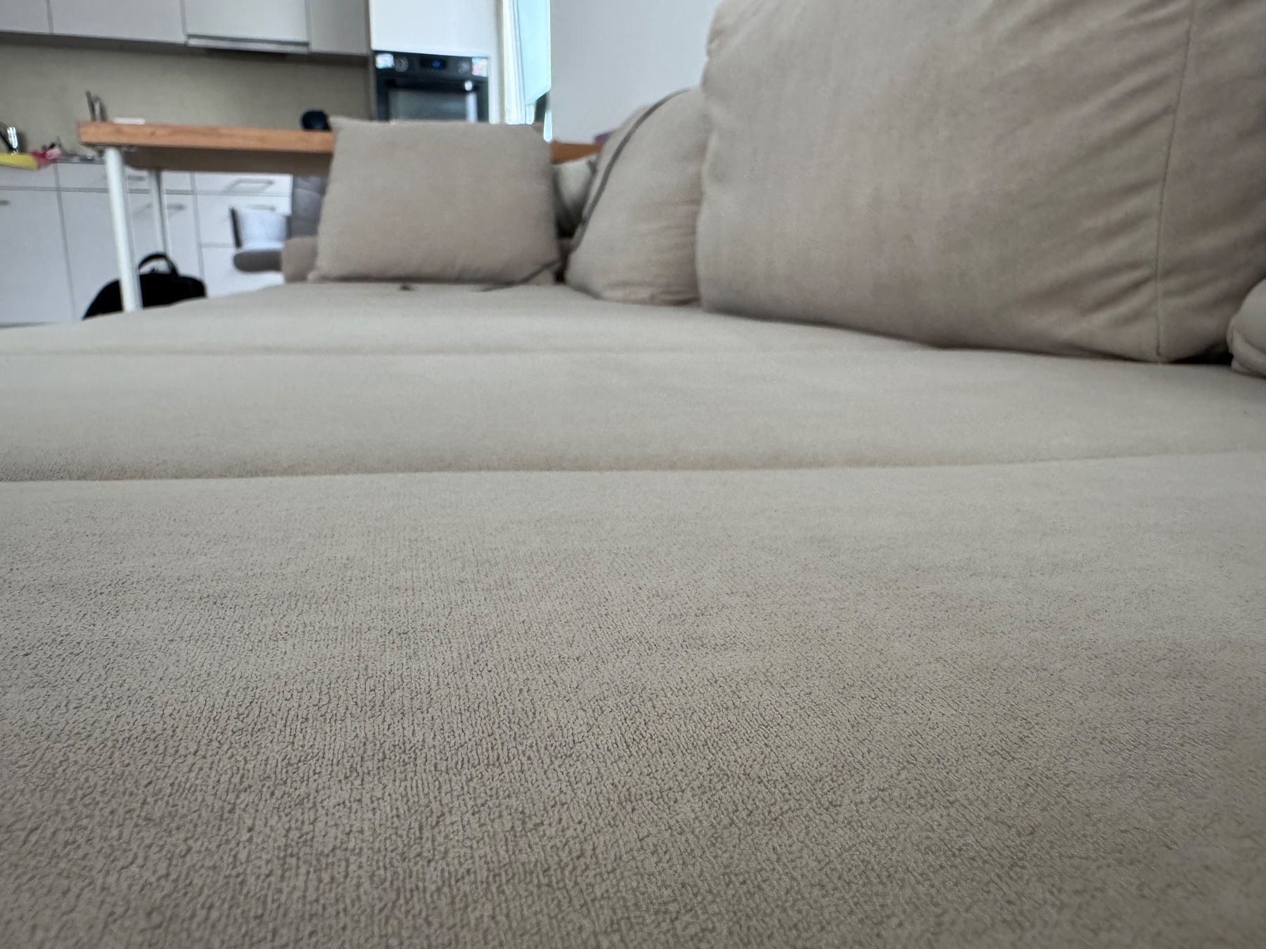 Divani: Wohnlandschaft / Ecksofa in Beige / Samtweiss – Usato da Wohlenschwil venduto da koe_fhd9 8