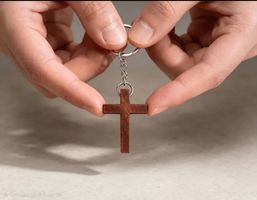 1 porte-clés croix en bois, NEUF