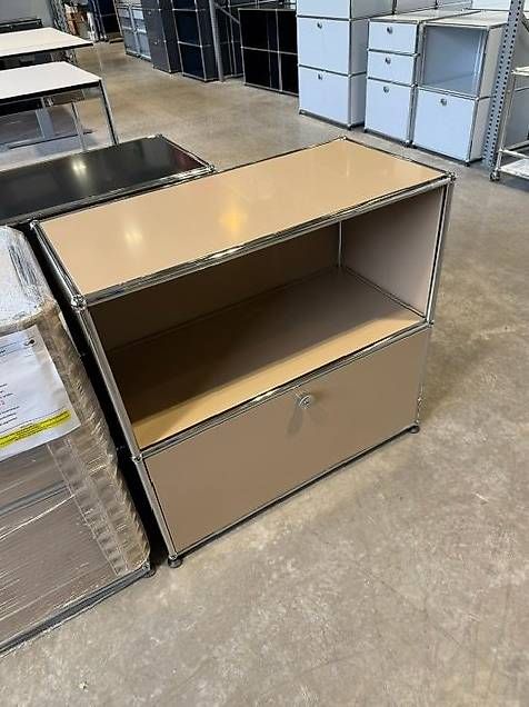 USM Cassettiere: USM Haller Sideboard NEU, beige – Nuovo (secondo la descrizione) da Lenzburg venduto da Buerokonz 1