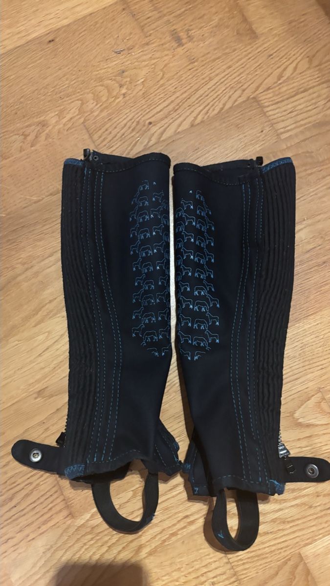 Stinchiere & Fasciature: Chaps von Steeds Gr. KM (Kinder M) – Usato da Wetzikon ZH venduto da pinkilady44 1