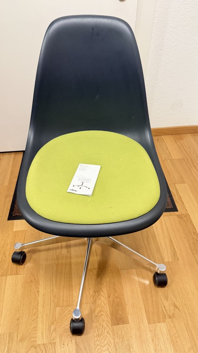 Vitra Stühle: Vitra Stuhl – Gebraucht aus Schlieren von Jaco103
