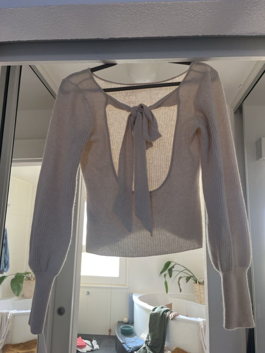 Reformation Maglioni & Felpe: Reformation Pullover beige Grösse M mit Rückenschleife – Usato da Nyon venduto da Jpraams 1