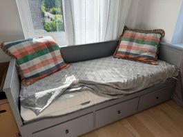 HEMNES Tagesbett in Grau mit Matratzen zu verkaufen