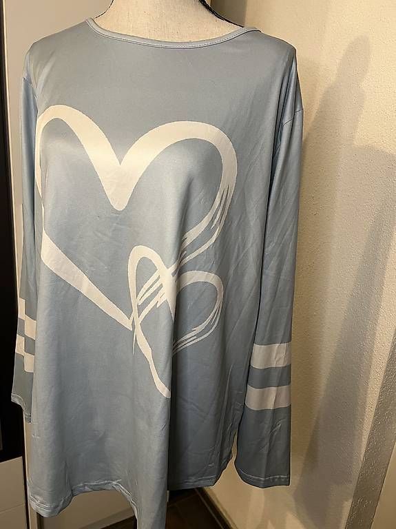 Pullover & Sweatshirts: Hellblauer Pullover - Grösse XL – Gebraucht aus Urdorf von Marybyii 1