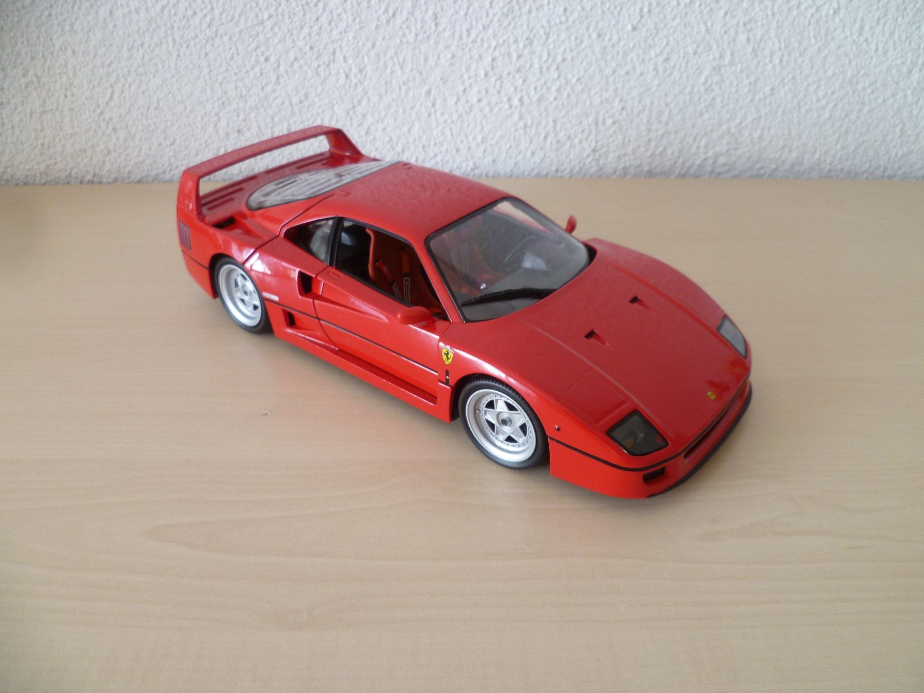Bburago Modellautos: Ferrari F40 1:18 – Neu und originalverpackt aus Uznach von Bieger58 4