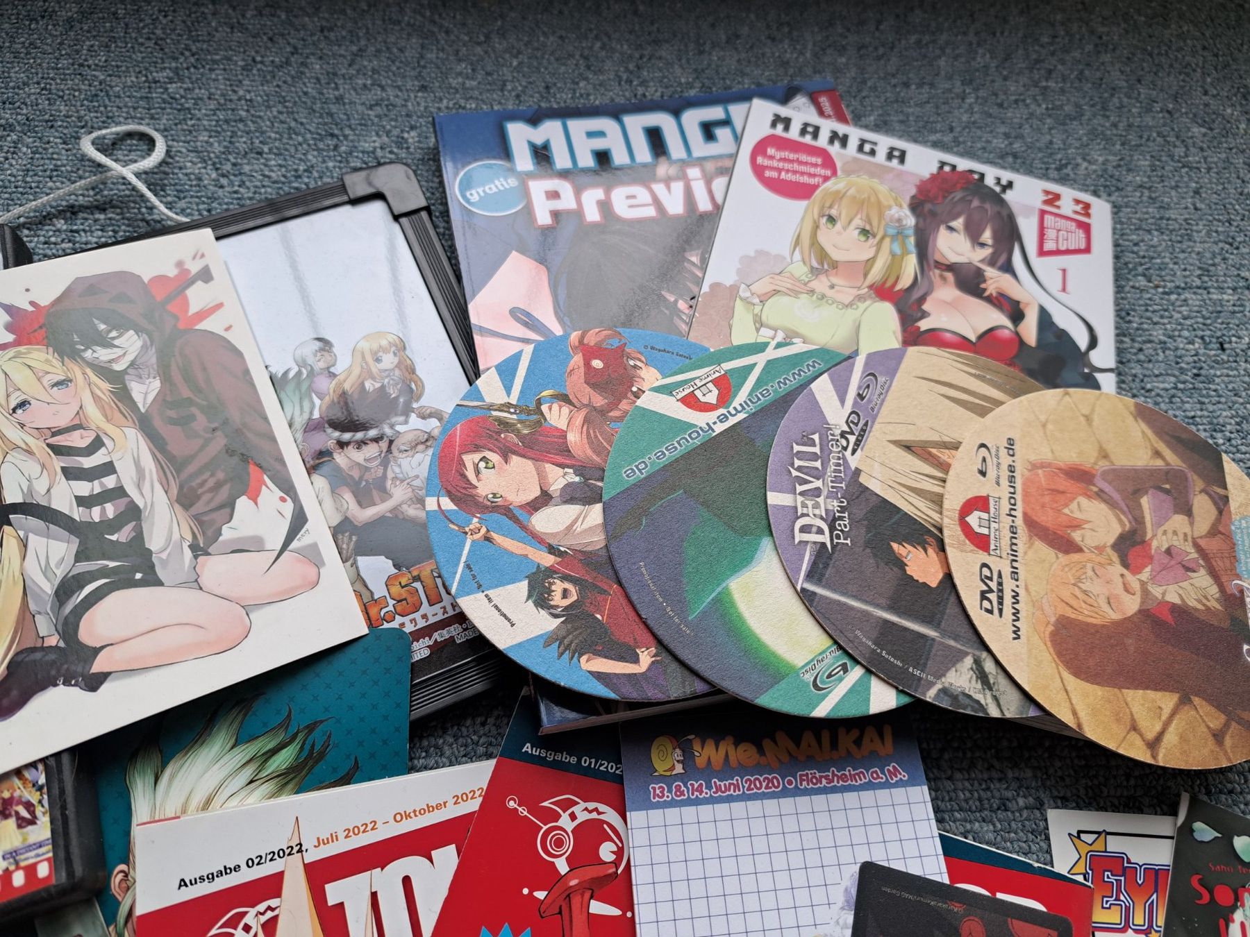 Comics: Manga/Anime Merchandise Set Extras DVD Poster Postkarten – Gebraucht aus Killwangen von KIANA08 5