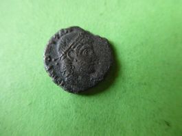 uralte Bronzemünze  13 mm     1.35  g