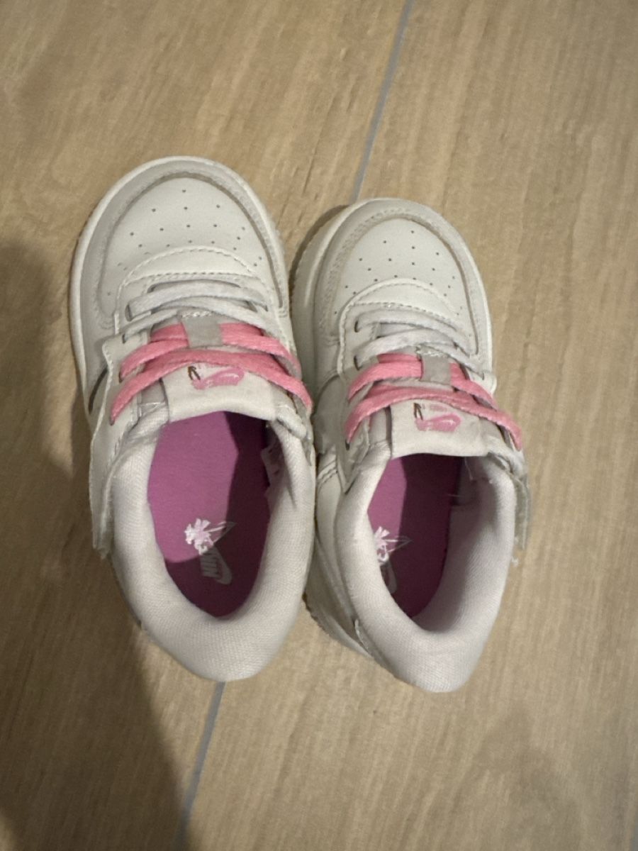 Nike Chaussures filles: Baskets Nike Force 1 à scratch - taille 26 – D'occasion à Saillon par alico 1