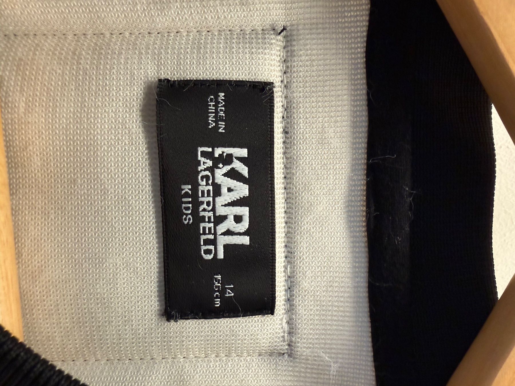 Karl Lagerfeld Pullover & Sweatshirts: KARL LAGERFELD Kids Pullover – Gebraucht aus Schlieren von svenbaettig 3