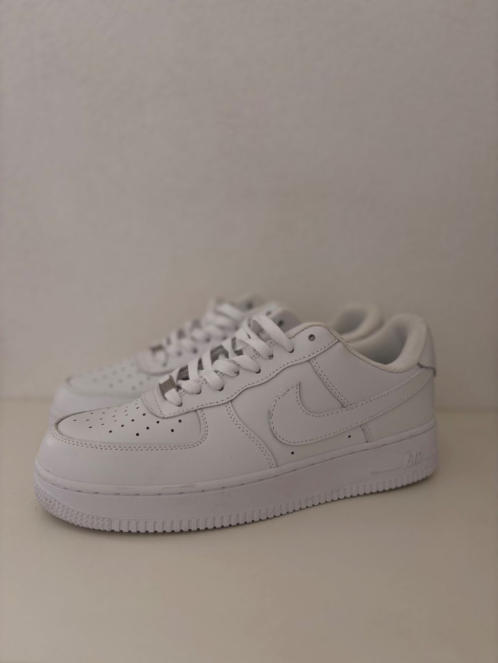 Nike Scarpe da uomo: Nike Air Force 1 Blanche – Nuovo (secondo la descrizione) da Nidau venduto da smarties88