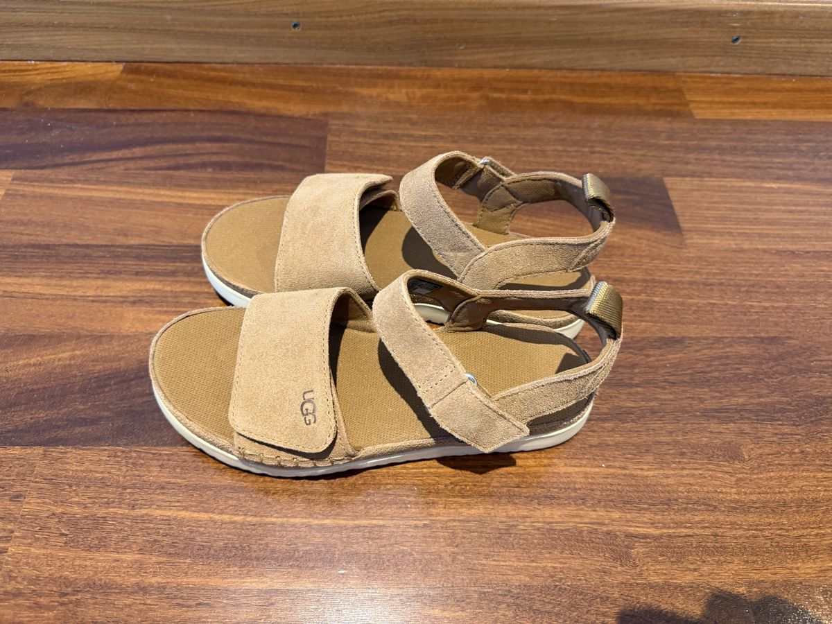 Ugg Scarpe per ragazze: UGG Sandalen Gr. 35 – Usato da Glattpark(Opfikon) venduto da Glatt19 1