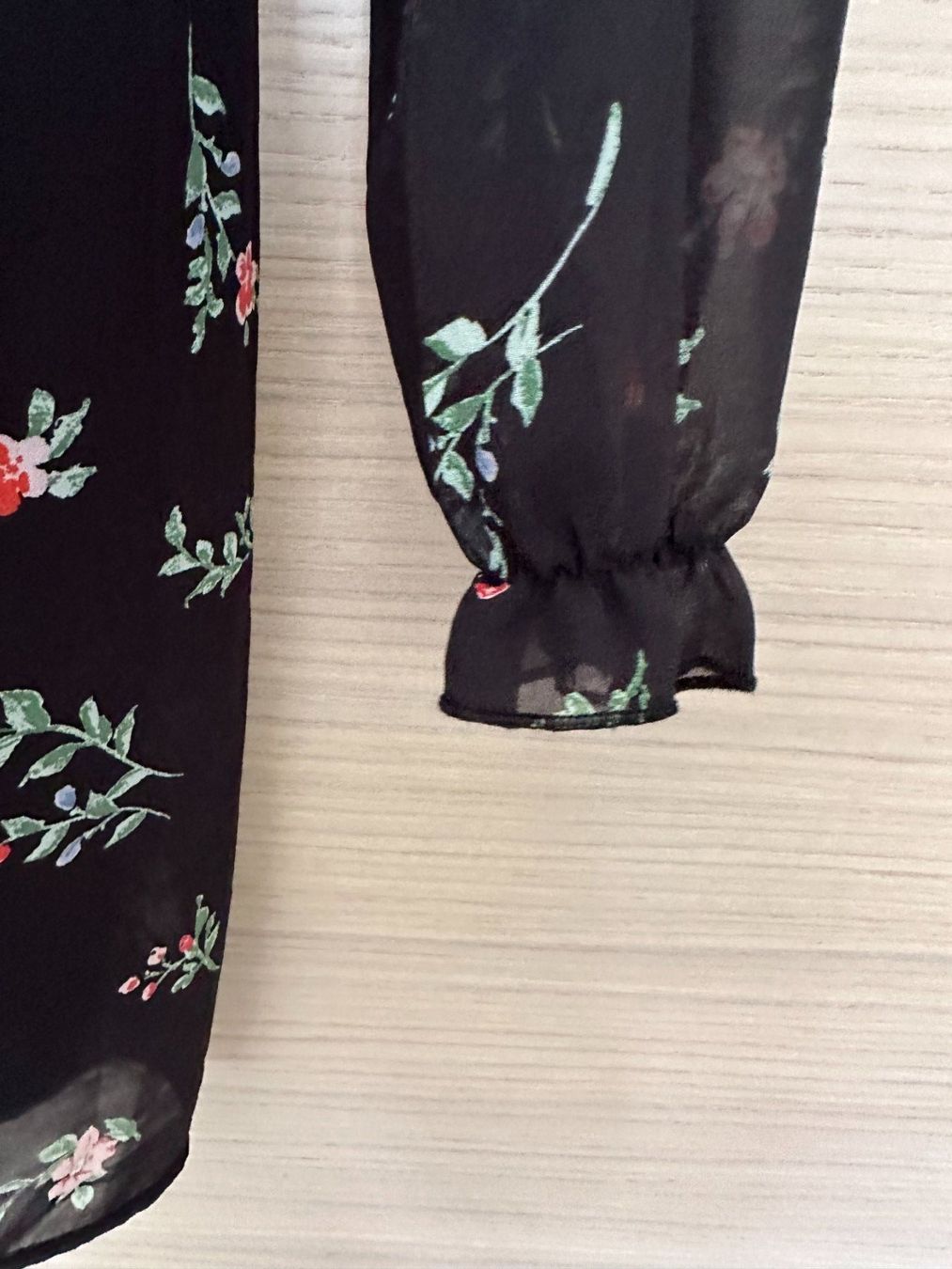 H&M Robes: Robe fluide noire à fleurs t.XS H&M – Neuf (Voir description) à Vandoeuvres par Zoccoli11 2