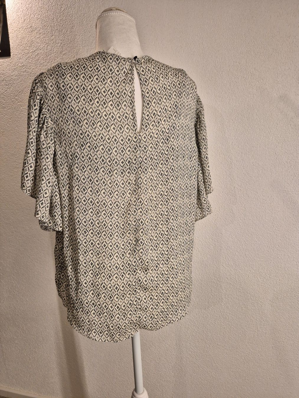 H&M Blusen: Ethno-Bluse, neuwertig, H&M, Grössse 40 – Gebraucht aus La Neuveville von Vestiaire_2011 2