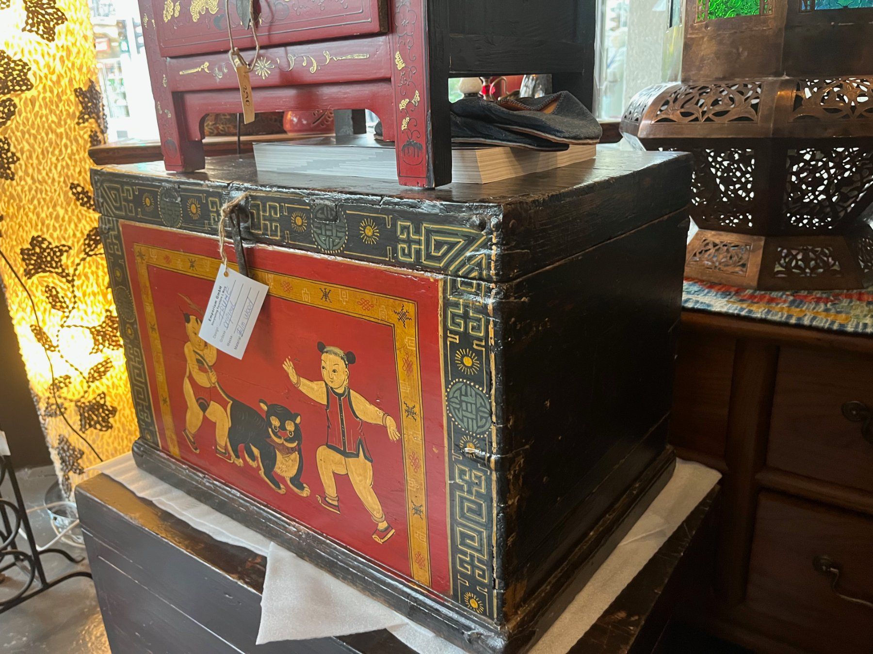 Cassapanche: Chinesische bemalte Truhe | LIQUIDATIONSVERKAUF – Nuovo (secondo la descrizione) da Zürich venduto da Hnikbay 1