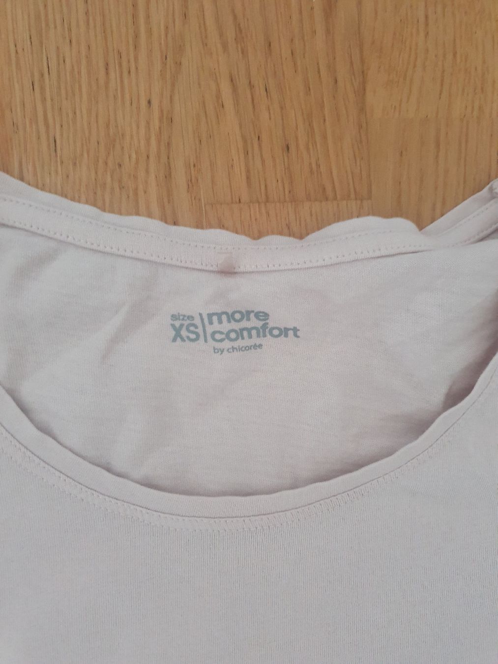 T-shirt: T-Shirt – Usato da Moosseedorf venduto da Sonnenschein.. 1