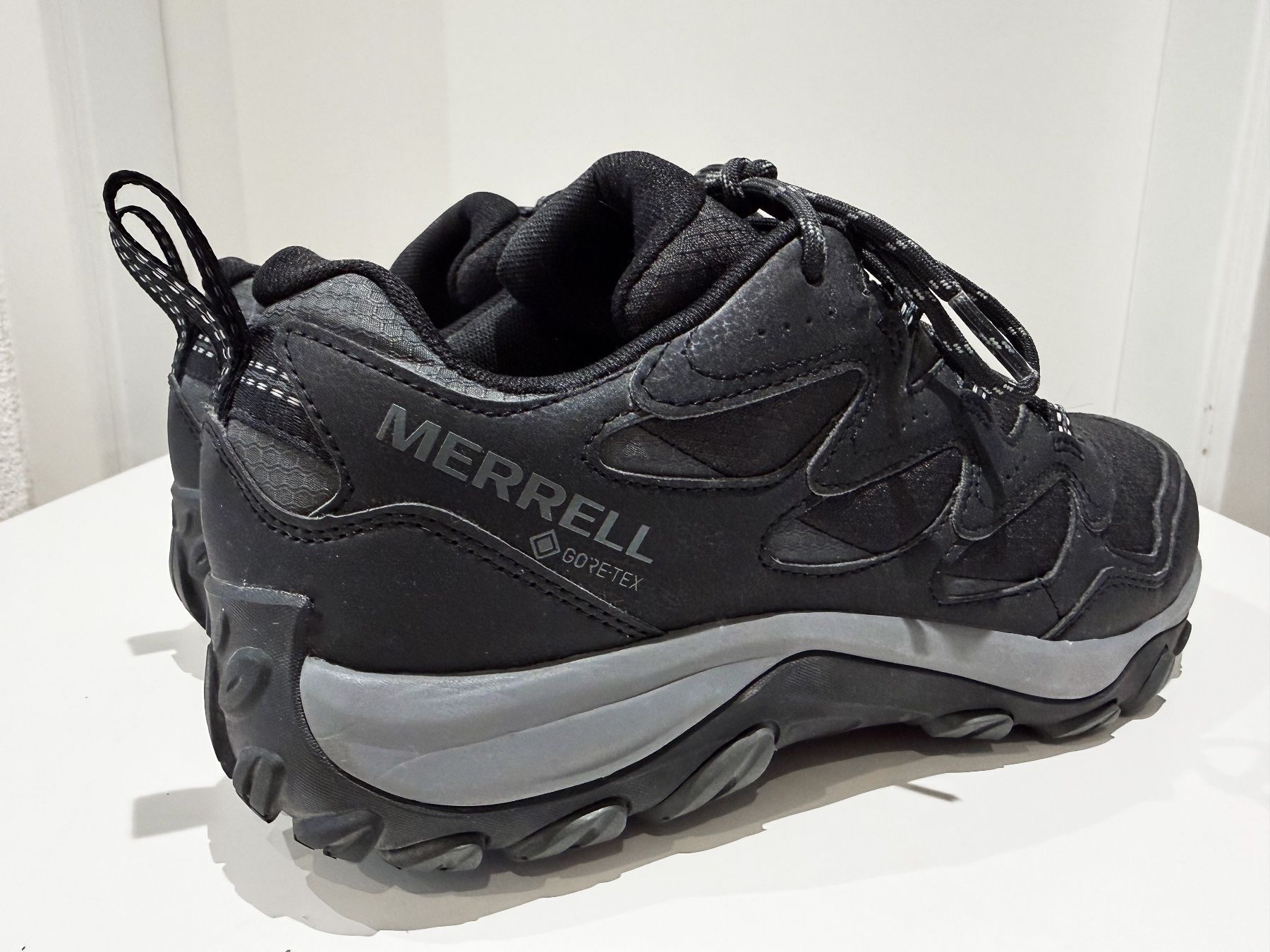 Merrell Scarpe da uomo: Merrell Gore-Tex Wanderschuhe Trekkingschuhe Schwarz Gr. 44 – Usato da Dietikon venduto da Angy94 2