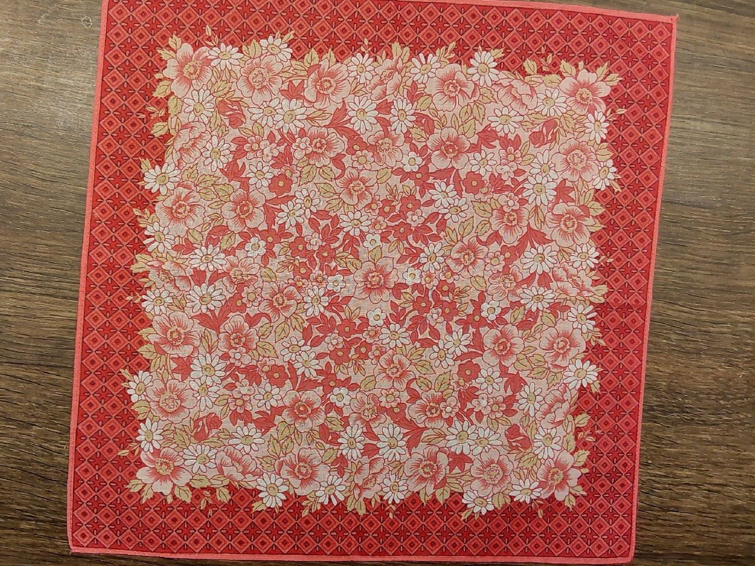 Autres vêtements & accessoires: Taschentuch Motiv Blumen – Neuf avec emballage d'origine à Köniz par scopello12