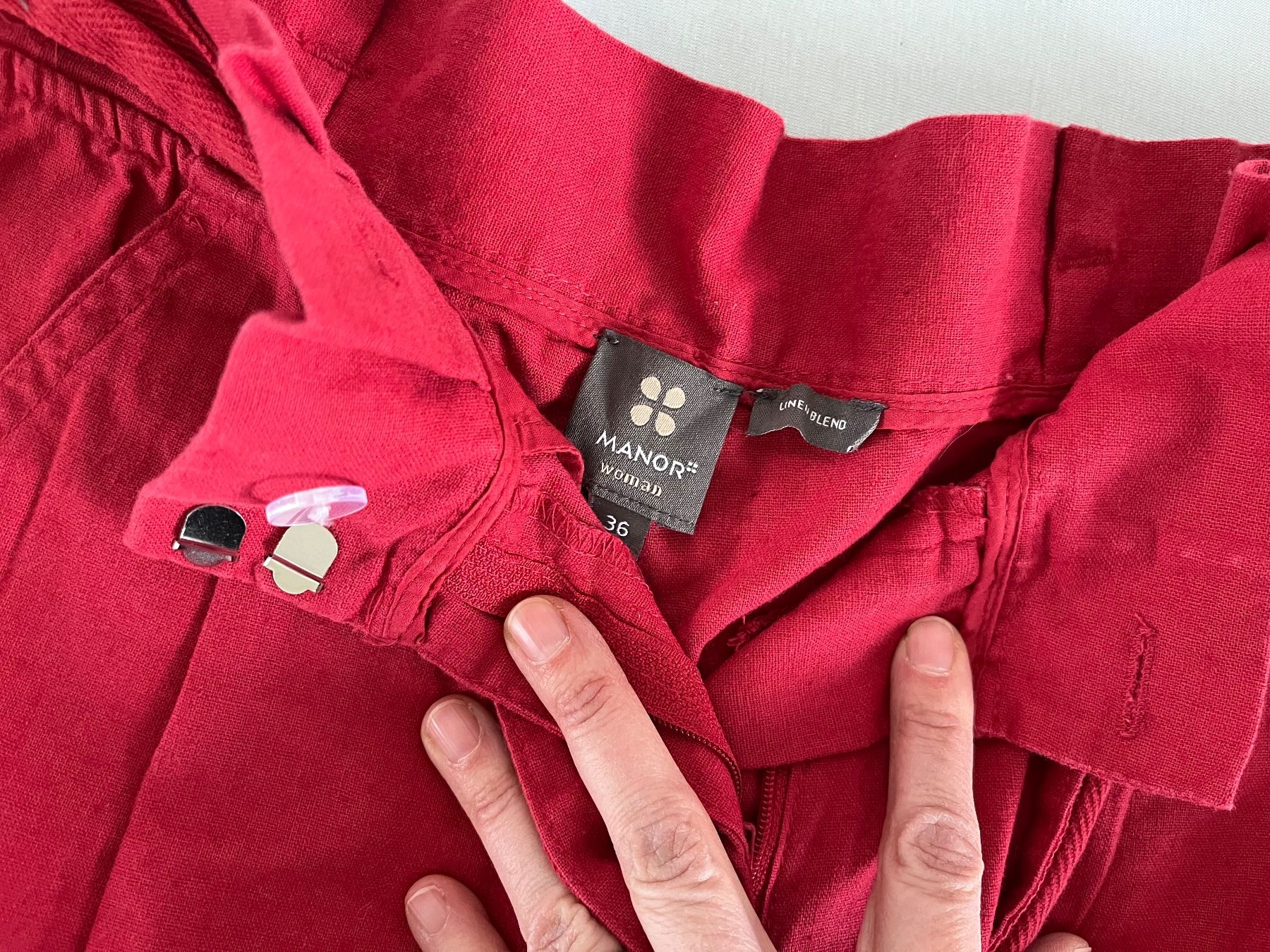 Manor Hosen: Short en lin rouge taille 36 – Gebraucht aus Le Crêt-p-Semsales von staglione69 2