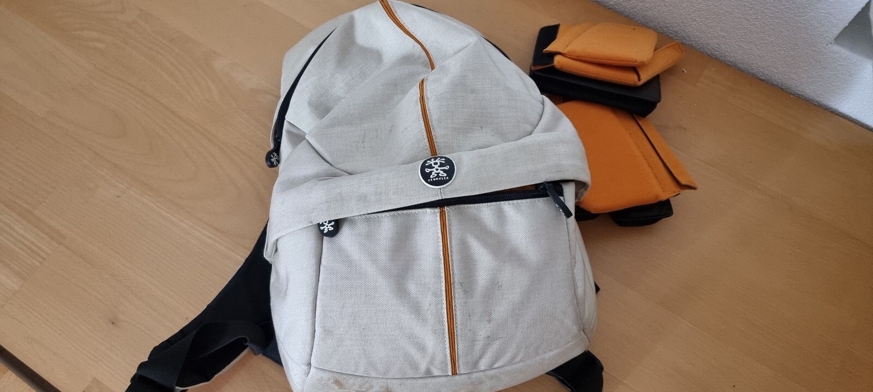Crumpler Zaini: Crumpler Rucksack weiss/orange – Usato da Zwingen venduto da sinarp2