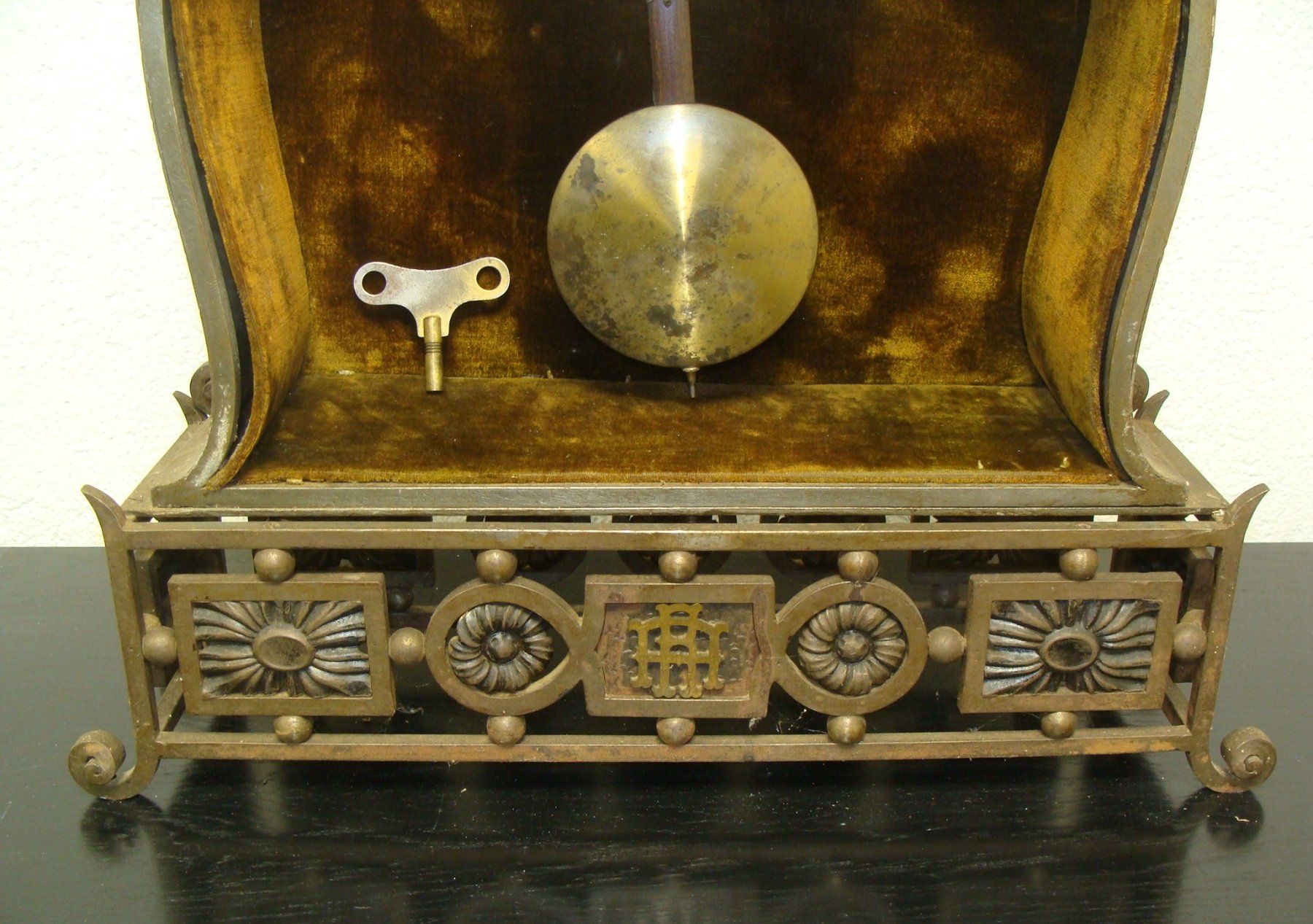 Junghans Orologi da terra & Orologi da parete: KAMINUHR EISEN JUNGHANS PENDULE um 1900 – Usato da Bern venduto da zilicchio 1