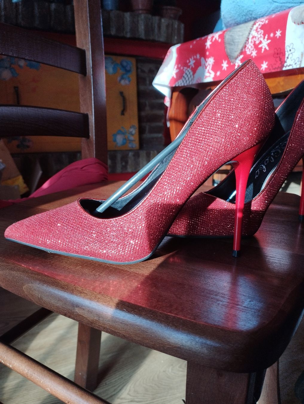 Damenschuhe: Scarpe da sera  glitterate rosse – Neu und originalverpackt aus Grono von sab_f6hs 5