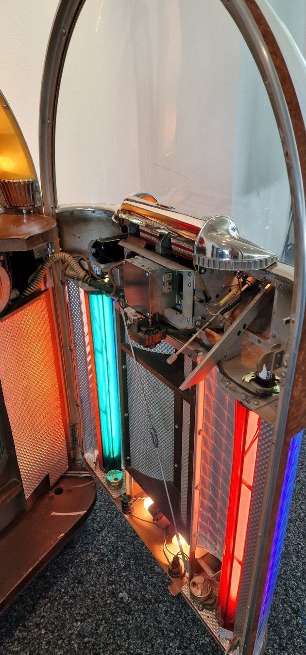 Wurlitzer Jukebox: Musikbox Wurlitzer 1100 – Usato da Geroldswil venduto da jukeman 5