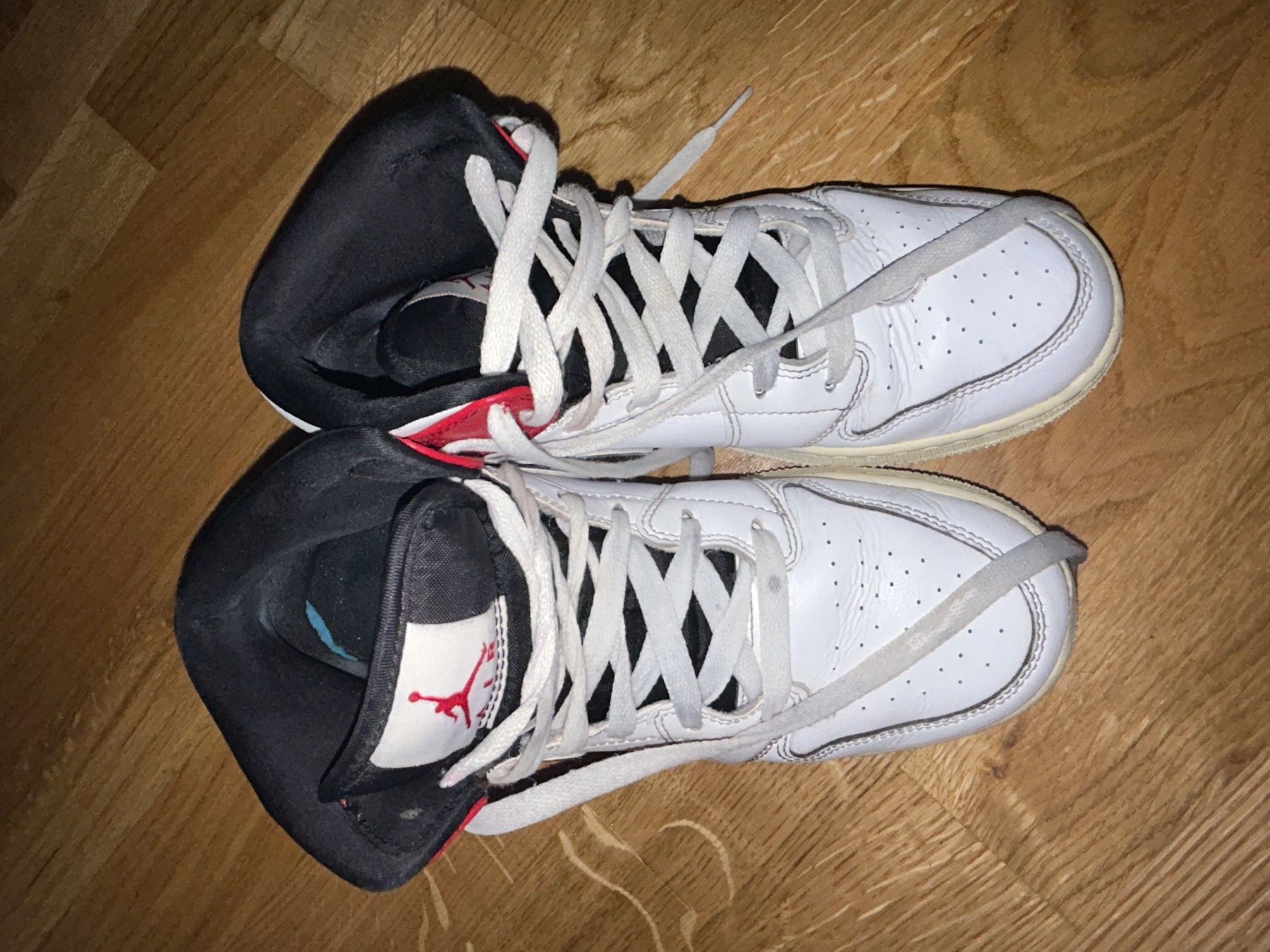 Scarpe da donna: AIR JORDAN 1 RED/WHITE/BLACK – Usato da Luzern venduto da Suneha 4