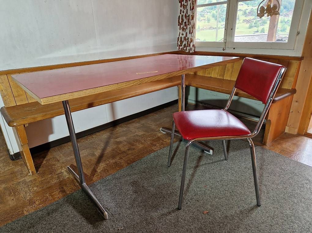 Tables: Tisch mit Stuhl – D'occasion à Grindelwald par jana2094 2