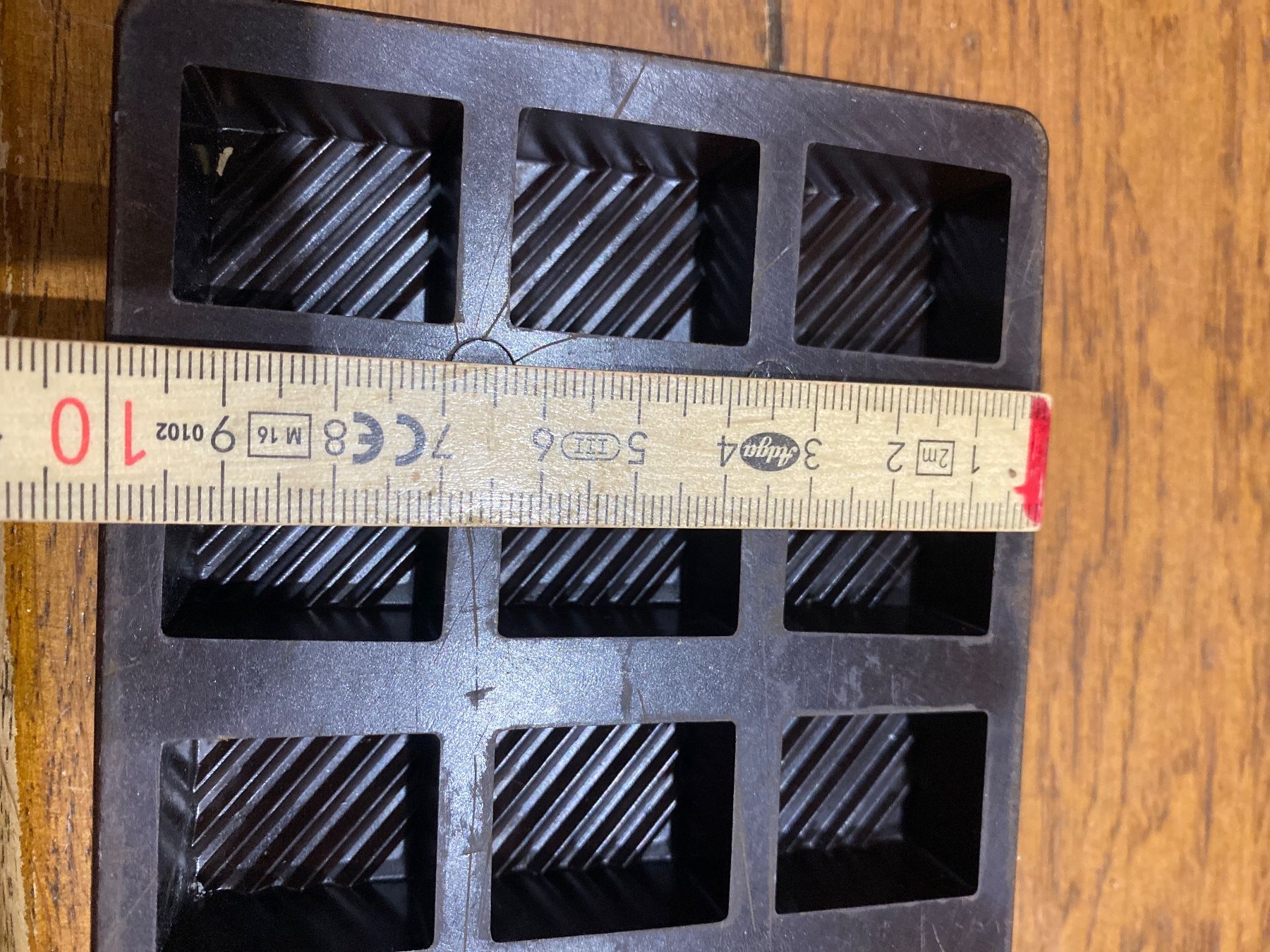 Teglie da forno: Moule chocolat schokoladenform Bakélite praliné – Usato da Lajoux JU venduto da Briard0 1