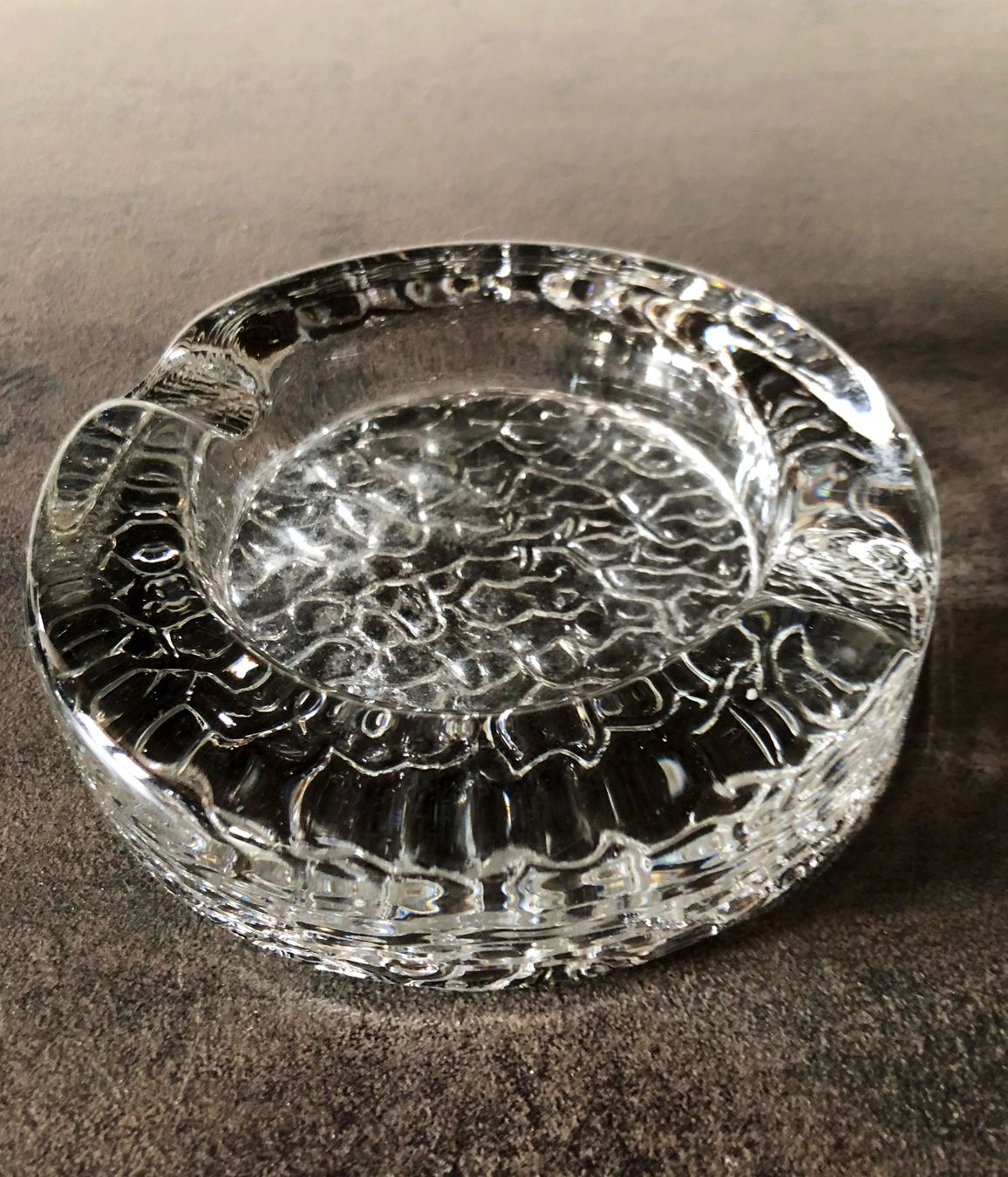 Portacenere: Schwerer Aschenbecher aus Glas 2 – Usato da Burgdorf venduto da Attalos 1
