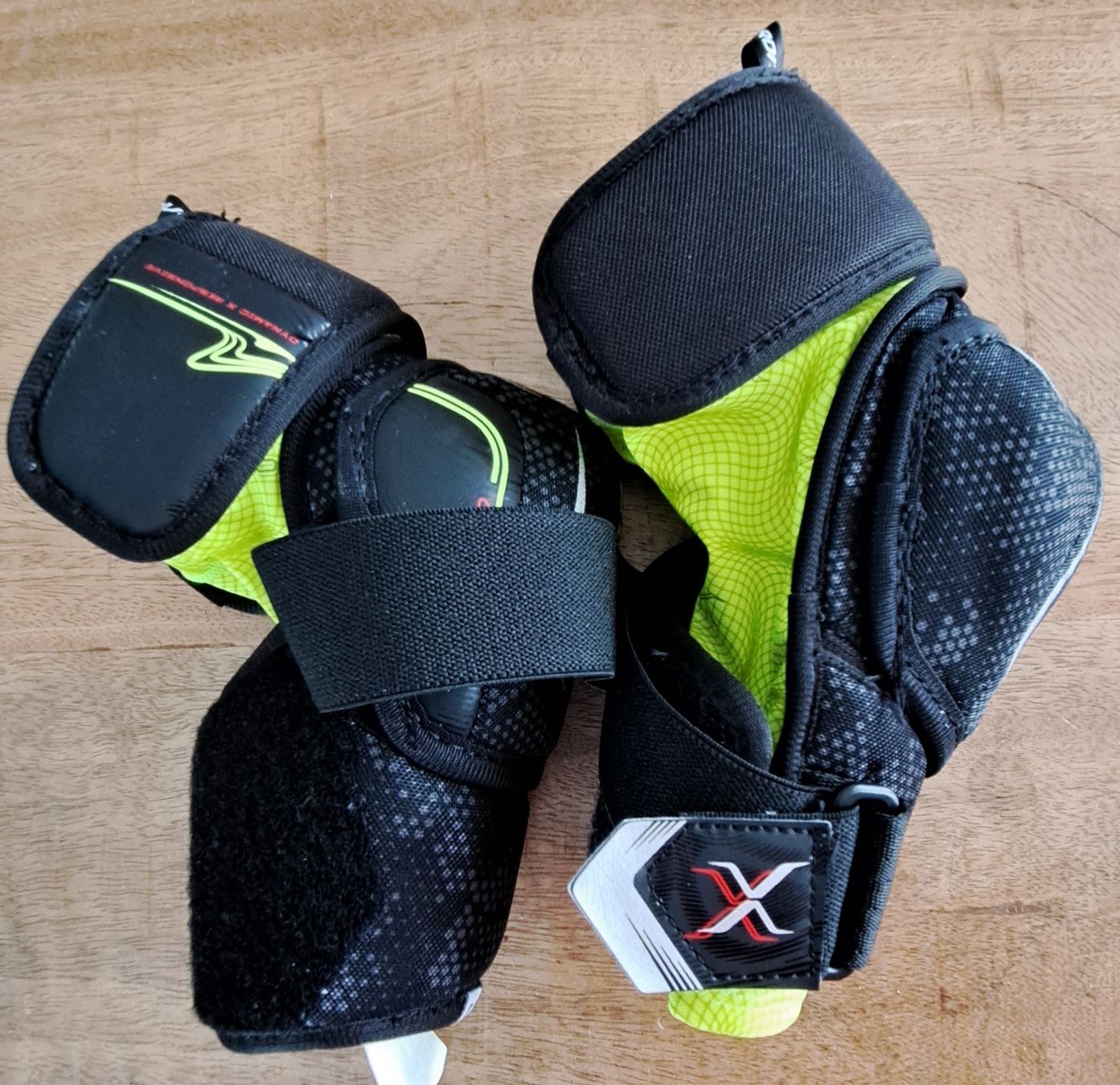 Bauer Protezioni & Imbottiture: Bauer Vapor FLY40 Elbogenschoner Junior M Eishockey – Nuovo (secondo la descrizione) da Meisterschwanden venduto da Newhome77 2