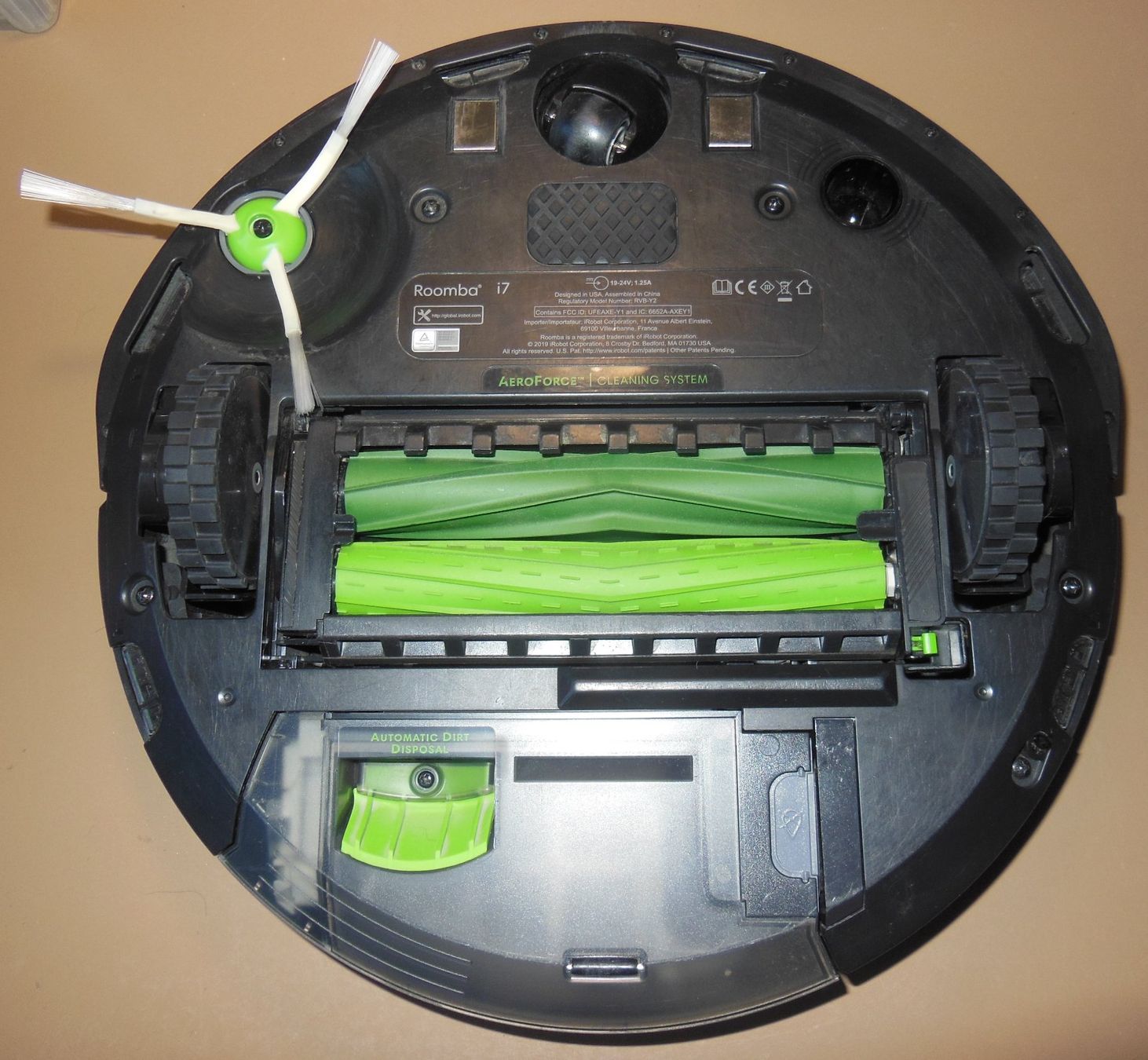 Irobot Aspirapolveri & Accessori: iRobot Roomba Roboter Staubsauger Modell i7 mit cleanBase – Usato da Münchwilen TG venduto da ecudos10 2