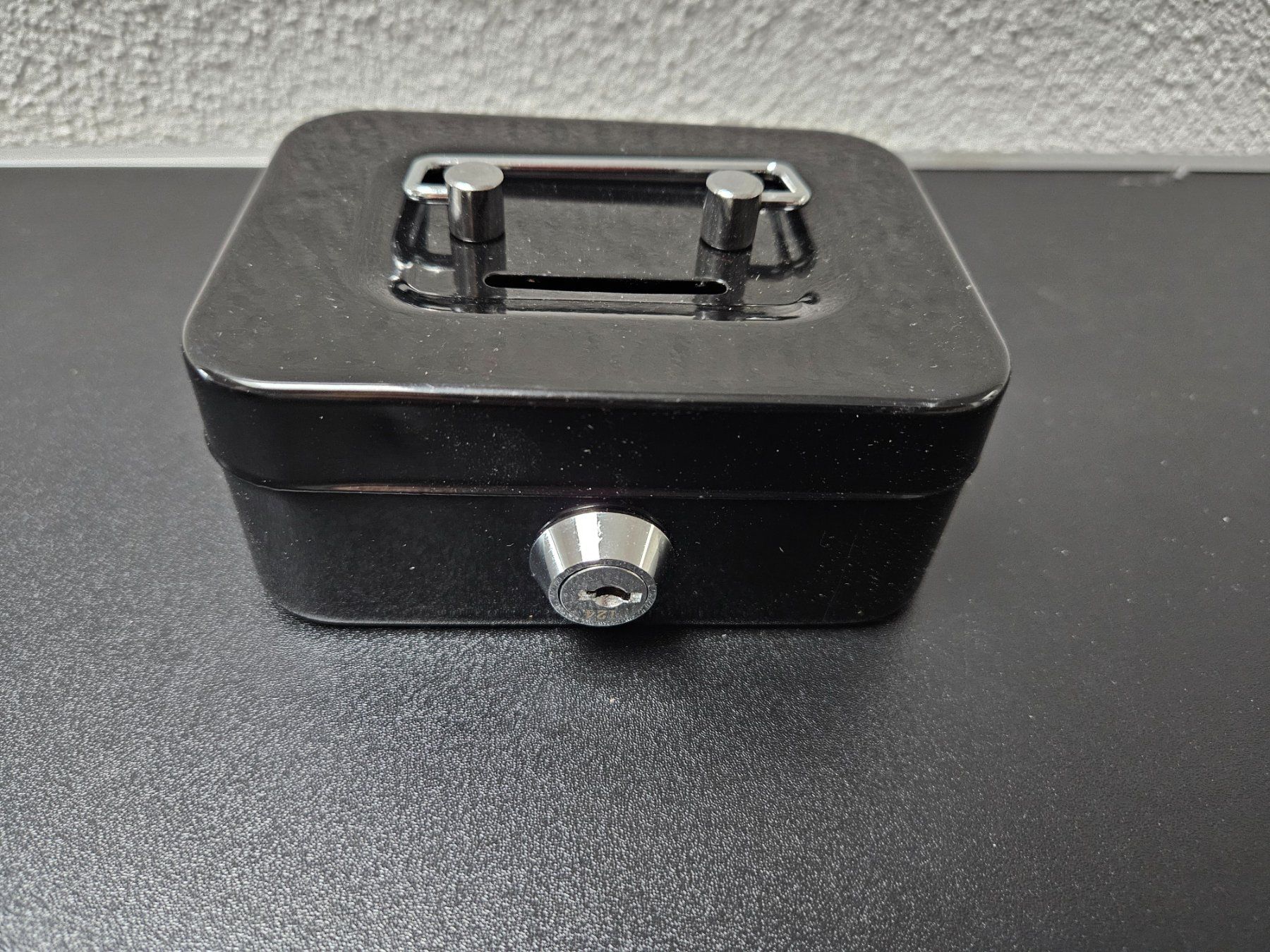 Kassen: Neu - Mini Geldkassette schwarz – Neu und originalverpackt aus Dagmersellen von Jarsetz_Restposten