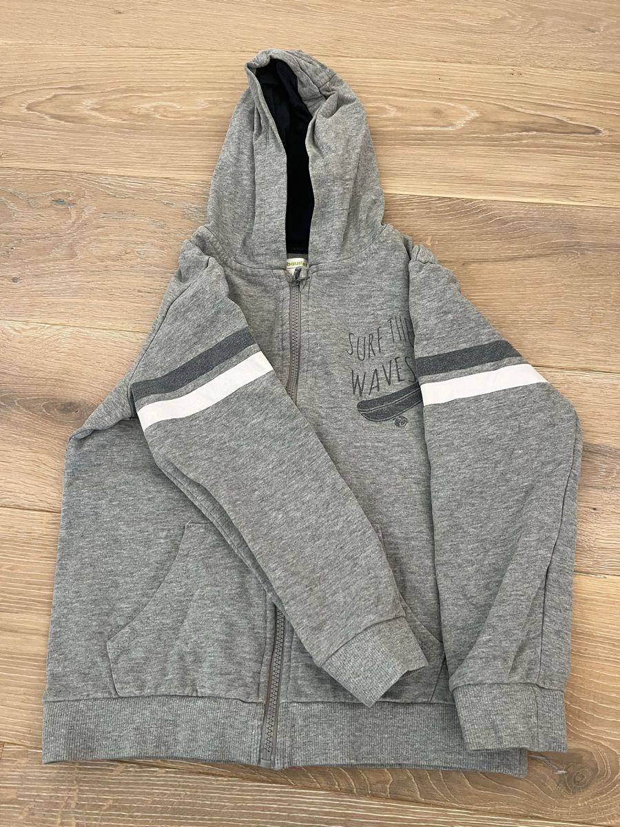 Pullover & Sweatshirts: Kapuzenjäckli Vertbaudet Grösse 138 – Gebraucht aus Aarburg von cha_6t8j