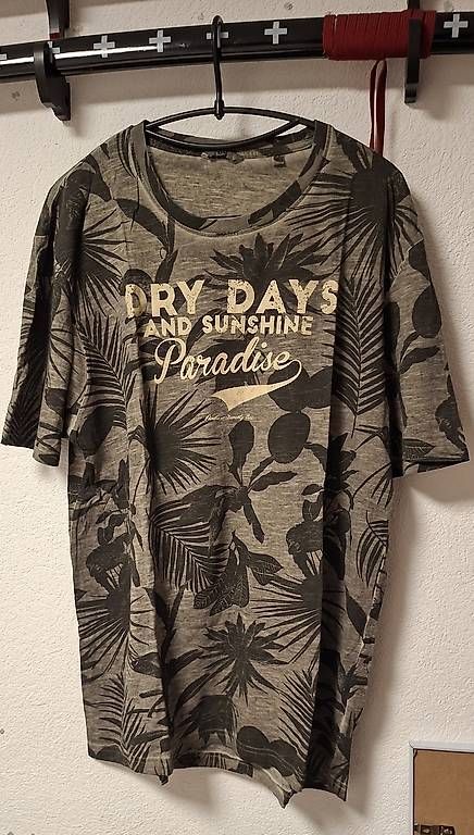 T-shirts: T-shirt  – D'occasion à Martigny par Pict6