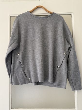 Grauer Strickpullover mit Knöpfen, Grösse M von Zara
