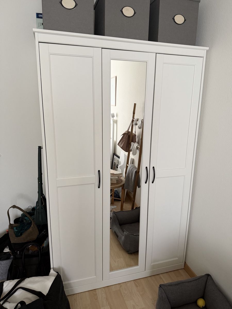 Ikea Armadi: Songesand Kleiderschrank – Usato da Thalwil venduto da Artii101