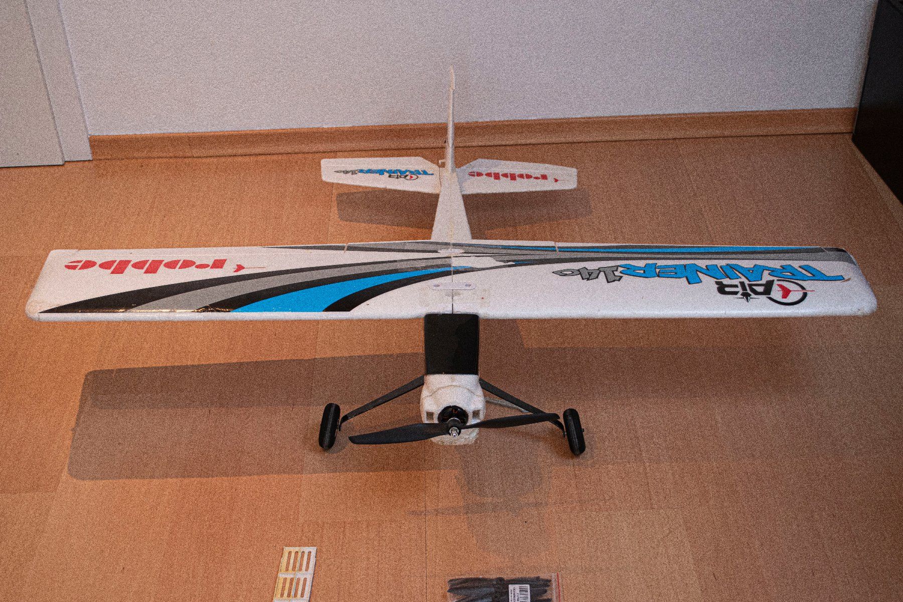 Robbe Modellismo RC: Avion RC Robbe Air Trainer 140 + Pièces Rechange – Usato da Tatroz venduto da schnibee 8