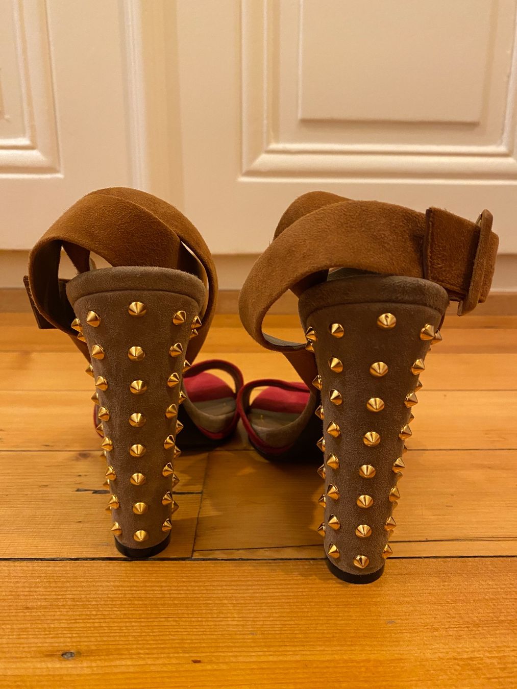 Gucci Scarpe da donna: Gucci Suede Studded Heels, Size 39 IT – Nuovo (secondo la descrizione) da Mies venduto da nic_yk5d 4